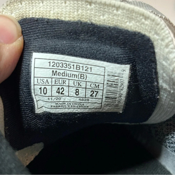 Brooks Women's Levitate 4 Running Shoes size 10 Medium(B) 1203351B121 BLK/WHT - Picture 8 of 9